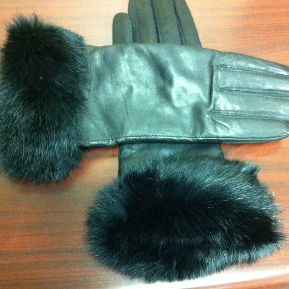 Leather gloves with faux fur cuffs - Picture 2 of 3