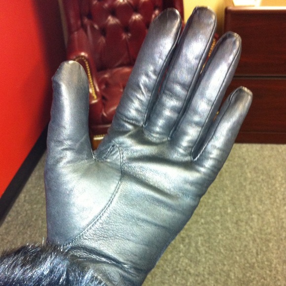 Leather gloves with faux fur cuffs - Picture 3 of 3