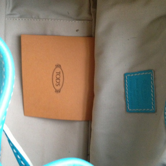 Authentic JP Tod's Turquoise Leather/Horn Hobo Bag - Picture 3 of 4