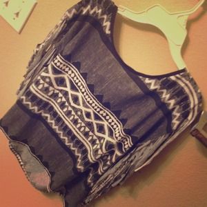H&M Tops - Aztec print fringed crop tee H&M Tops - Aztec print fringed crop tee