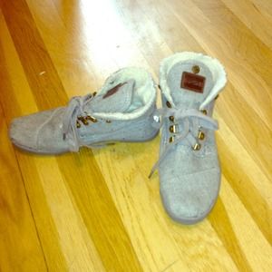 TOMS size 6 gray booties with fur!