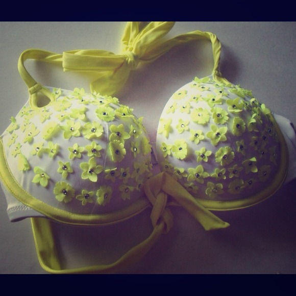 ❌Traded❌ 32B Victorias Secret Push Up Bikini