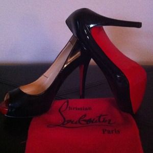 ⭕Reserved⭕Christian Louboutin peep toe pumps