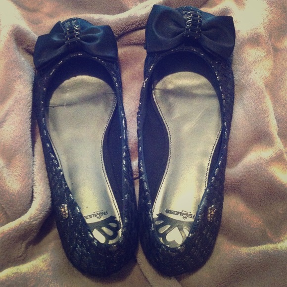 🎀 Fergie brand flats 🎀