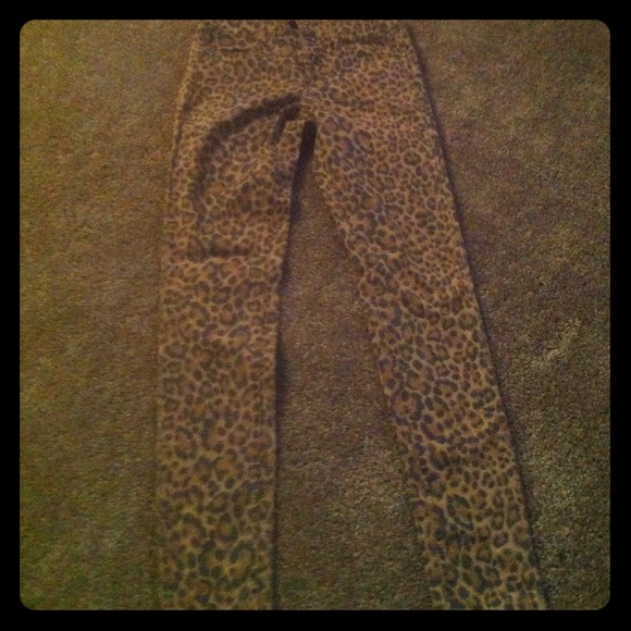 Leopard print skinny jeans!!