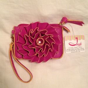 ❌🚫SOLD🚫❌ Pink and gold flower bud wristlet