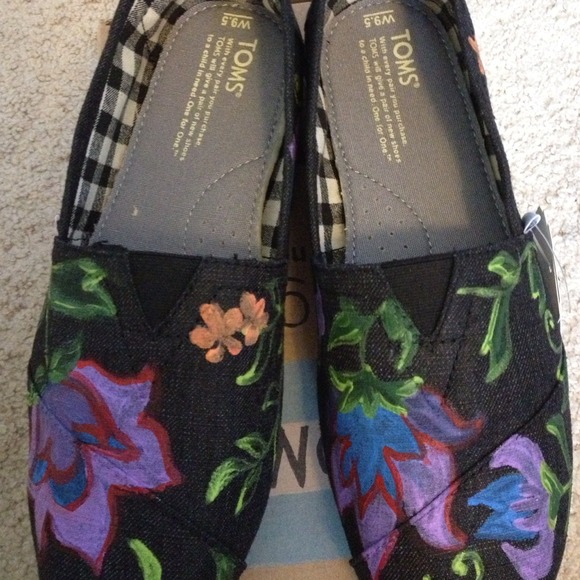 TOMS women 9.5 hand painted by artist, never worn