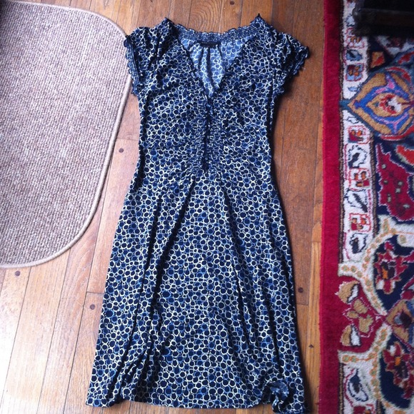 🚫🚫SOLD LOCALLY🚫🚫BCBG cap sleeve v-neck dress