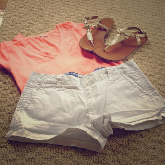 White Aeropostale shorts and peach tshirt