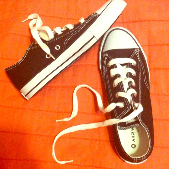 Air walk converse like shoes