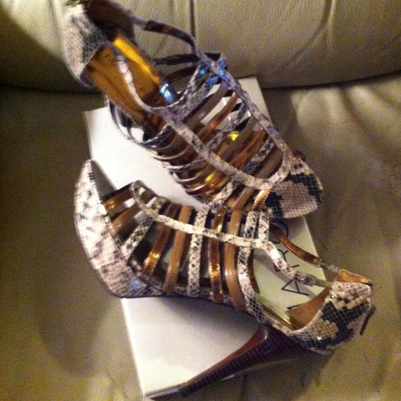 🌹SOLD🌹REDUCED* Marc Fisher sandals