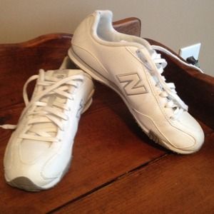 New Balance tennis shoes