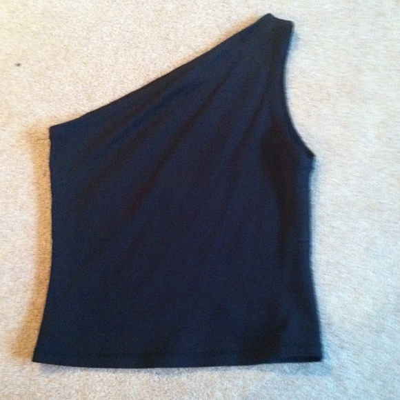 ✨Price reduced ✨ Kenneth Cole one shoulder top - Picture 1 of 3