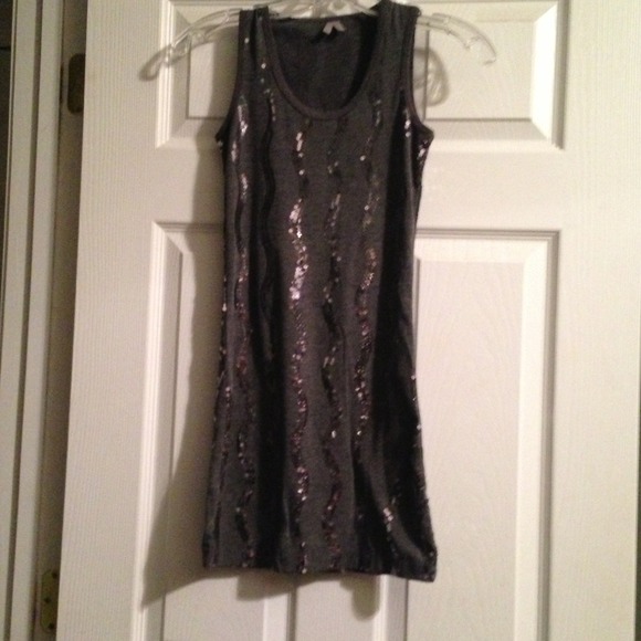 ⛔Sold⛔Sexy sequin grey tank