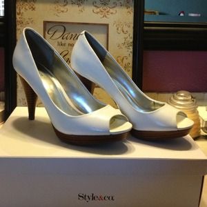 Style&CO. White shoes with wood grain hill.