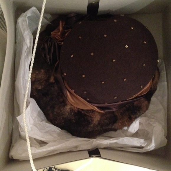 Boutique | Fur Brimmed Wool Hat w/ Organza Flowers - Picture 4 of 4