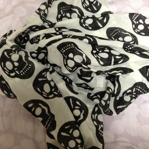 Skull scarf