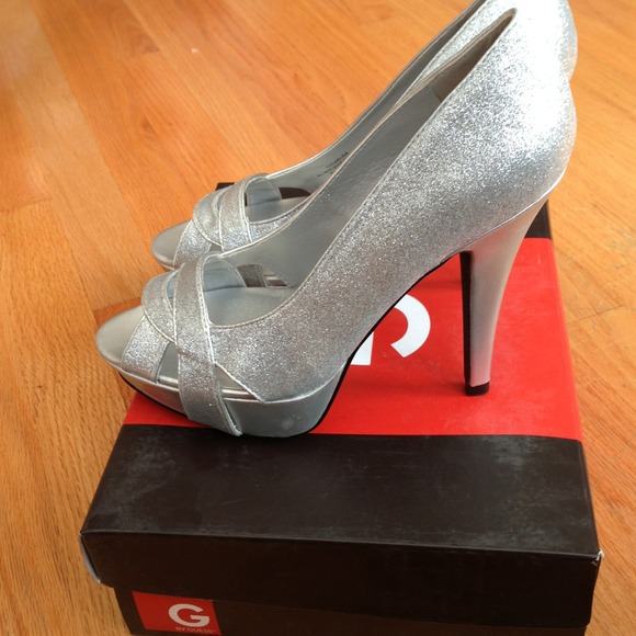 Brand New in Box Guess Heels - Picture 2 of 4