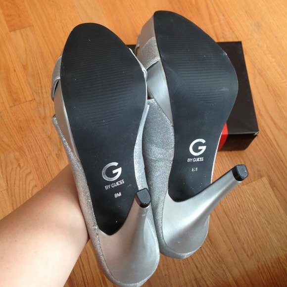 Brand New in Box Guess Heels - Picture 4 of 4