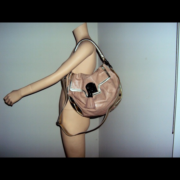 SOLD💋at www.thestitchbar.com. Betsey Johnson bag - Picture 2 of 4