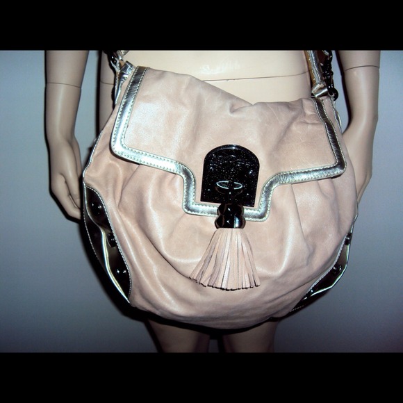 SOLD💋at www.thestitchbar.com. Betsey Johnson bag - Picture 3 of 4