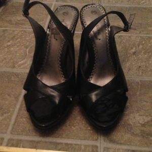 Madeline peep toe pump
