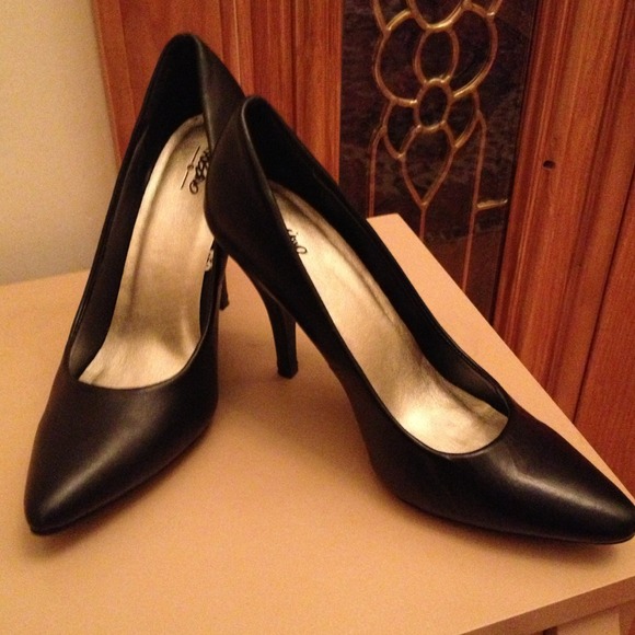 Blacks heels 🔥