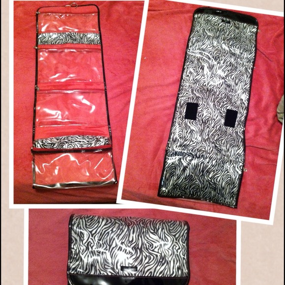 Hanging (or not) Modella make up bag.