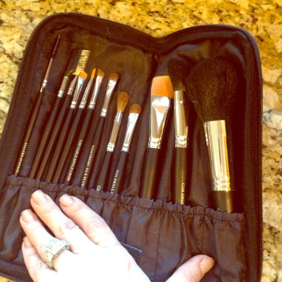 SET OF 12- QUALITY- BRAND NEW MAKE UP BRUSHES!