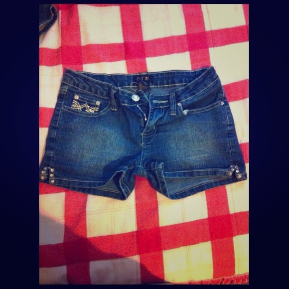 Shorts - Picture 1 of 3