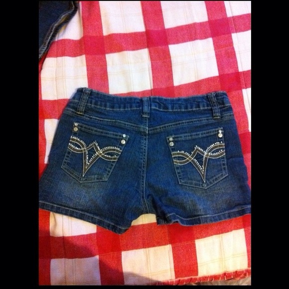 Shorts - Picture 3 of 3