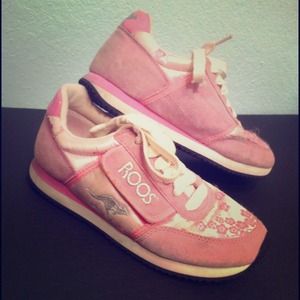 Size 7 gently used Pink ROOS