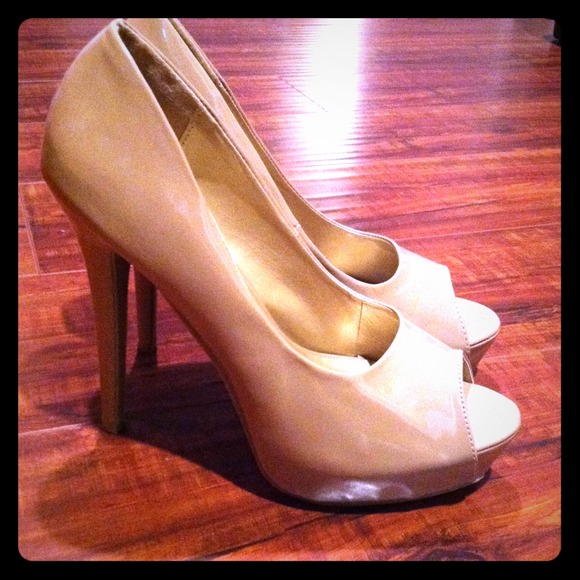 Nude pumps and shorts bundle