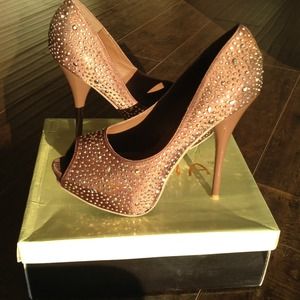 LILIANA platform pumps!