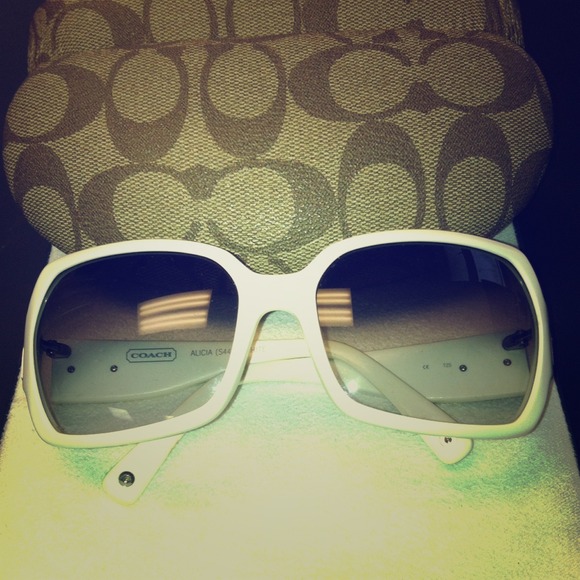 ✨Reserved 🌟Authentic COACH sunglasses
