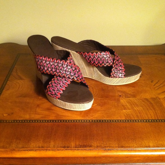💰 Reduced 💰 Pink Multi Colored Wedges