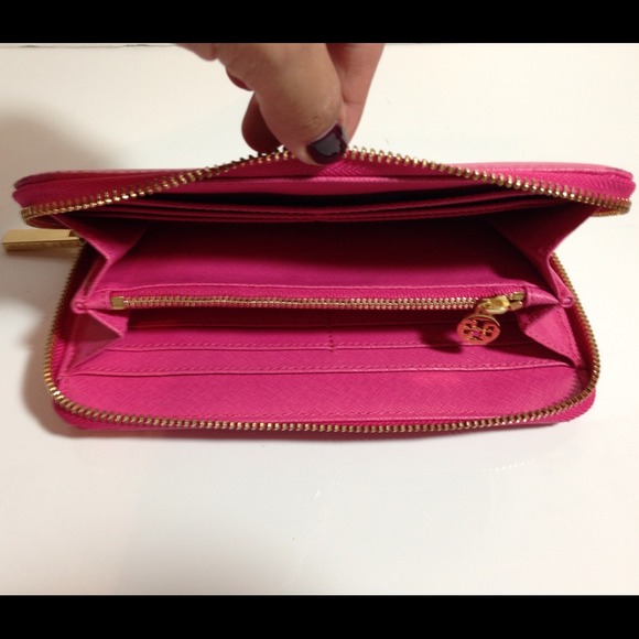 ❌SOLD❌Tory Burch Saffiano Robinson Wallet - Picture 3 of 4