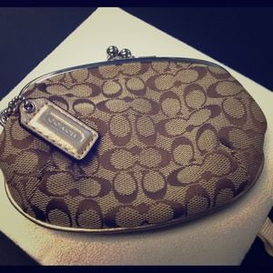 Reserved ..Authentic  COACH change purse 👛