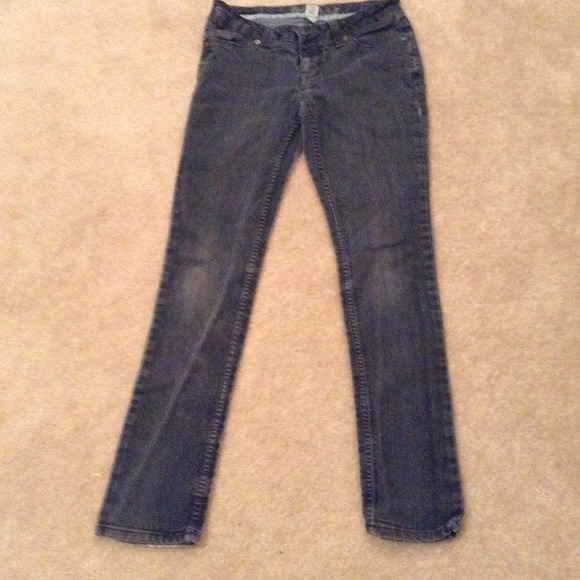 {Mudd Size 5 Dark Wash Skinny Jeans}