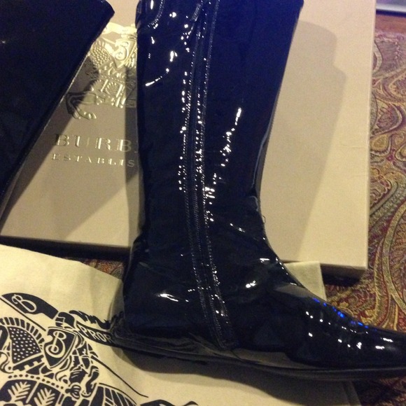 Sold sold Burberry Patent Leather 37.5 sold!!