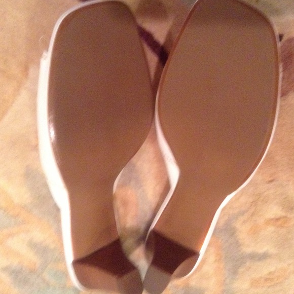 White heels - Picture 3 of 4