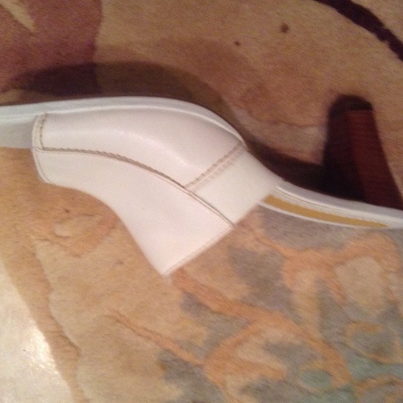 White heels - Picture 4 of 4