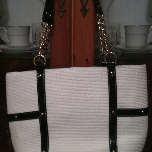 REDUCED. White straw handbag
