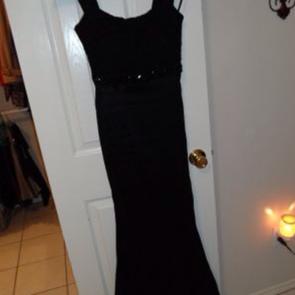 Formal grown black medium