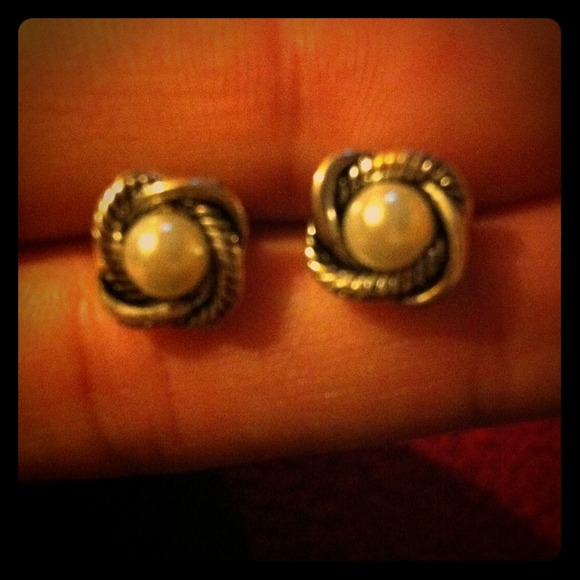 Jewelry - Silver & pearl stud earrings muti changeable