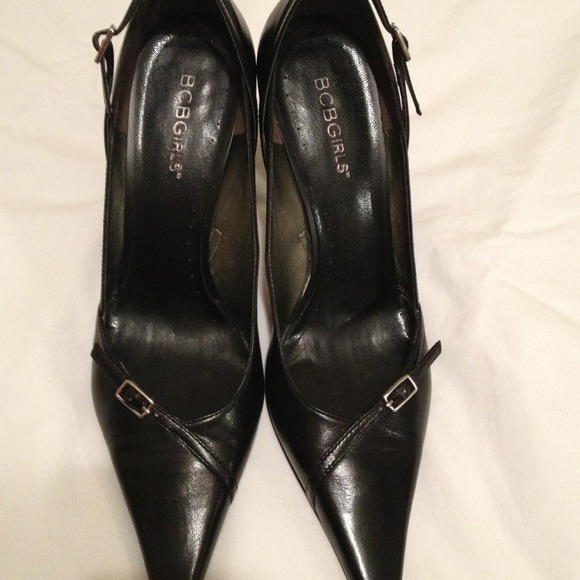 BCBG Black pumps