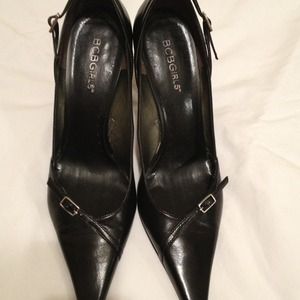 BCBG Black pumps