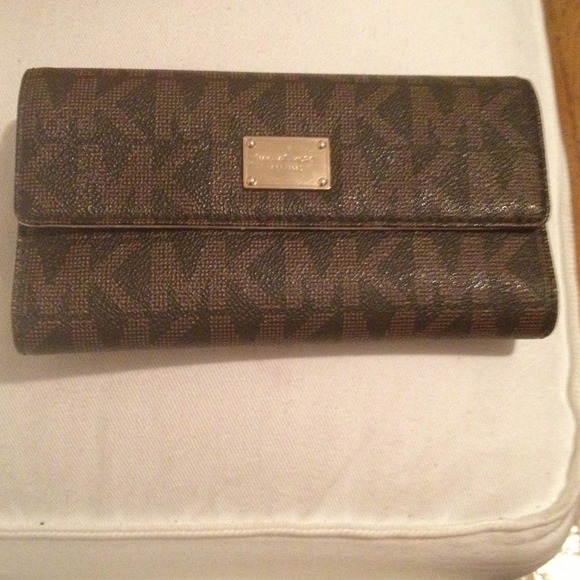 Gorgeous MK leather wallet.