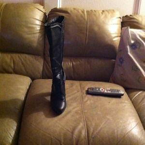 Never worn Vera wang 75.00