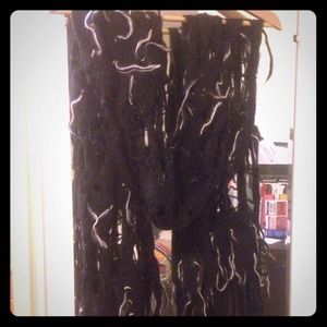 Nice black & white fashion scarf